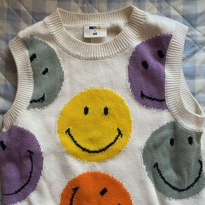 Smiley X H&M cute and colorful vest of smiles!
